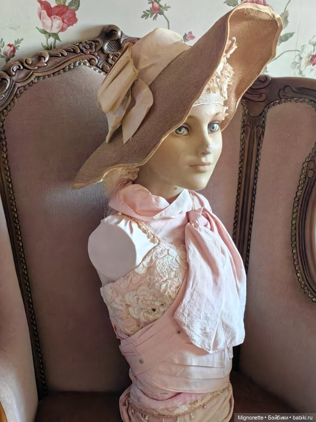 Антикварная кукла-шляпный манекен