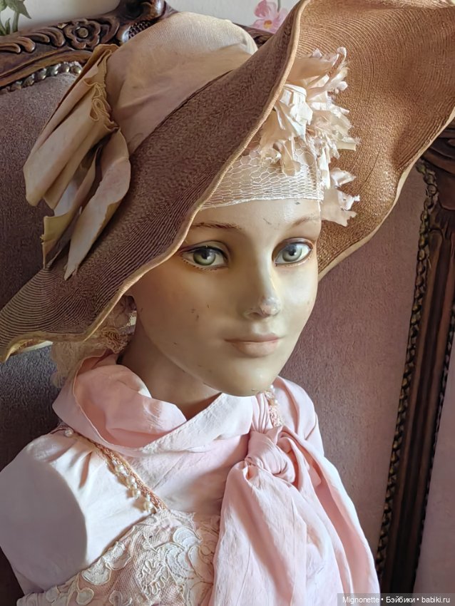 Антикварная кукла-шляпный манекен