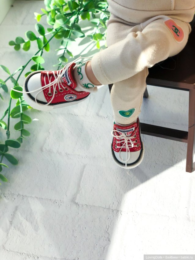 Кеды конверсы красные для кукол Паола Рейна 32 см (фото 3)