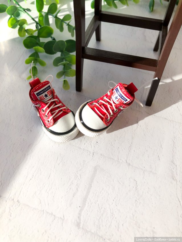 Кеды конверсы красные для кукол Паола Рейна 32 см (фото 10)