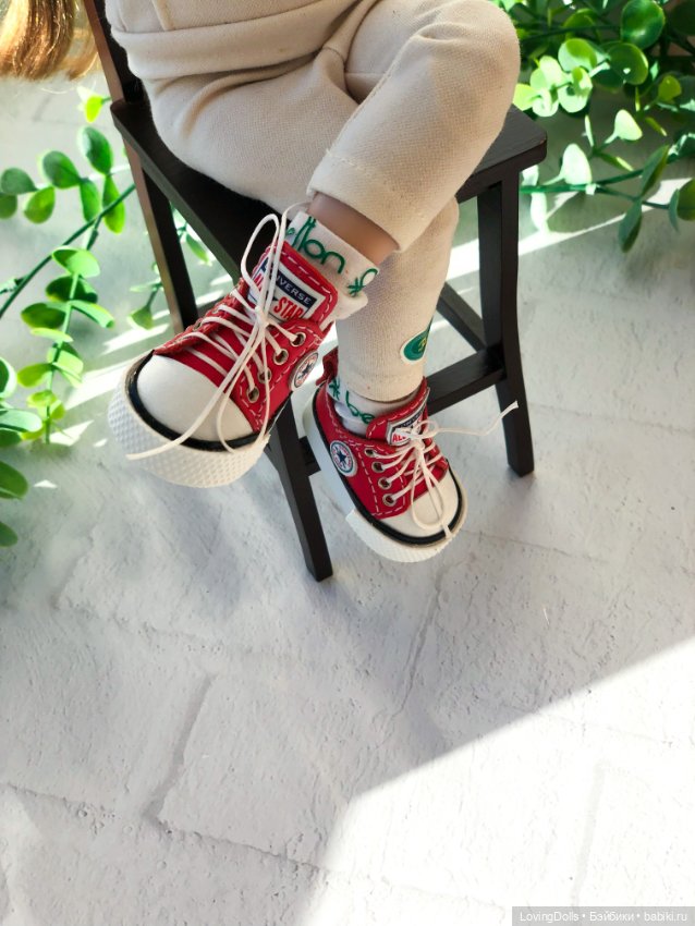 Кеды конверсы красные для кукол Паола Рейна 32 см (фото 4)