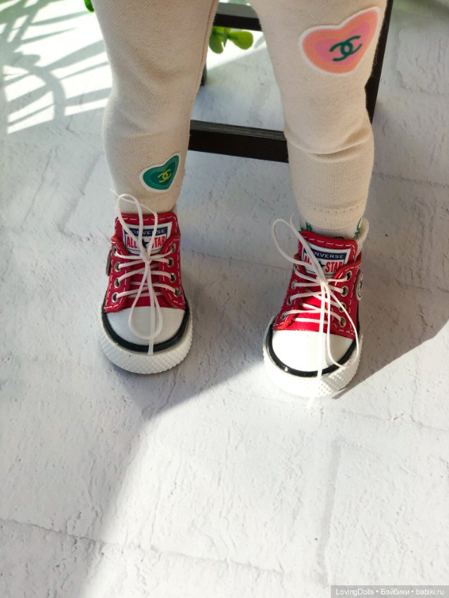 Кеды конверсы красные для кукол Паола Рейна 32 см (фото 9)