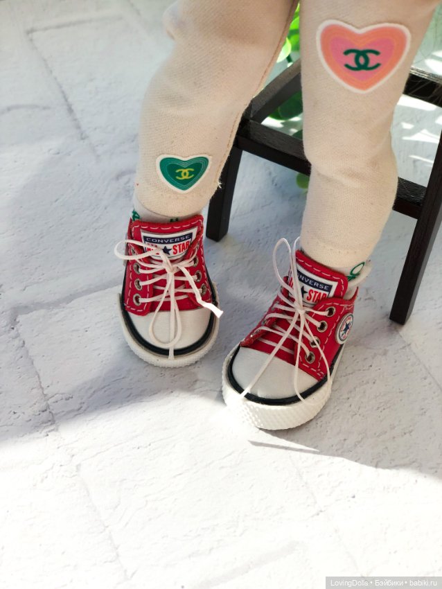 Кеды конверсы красные для кукол Паола Рейна 32 см (фото 7)