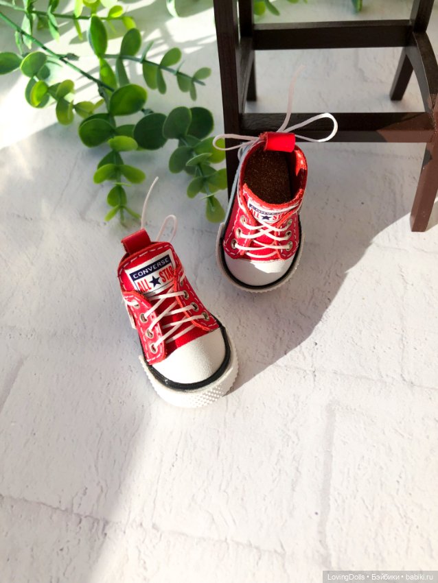 Кеды конверсы красные для кукол Паола Рейна 32 см
