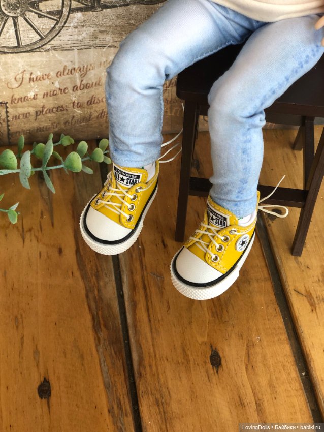 Кеды конверсы желтые для кукол Paola Reina Паола Рейна 32 см (фото 5)