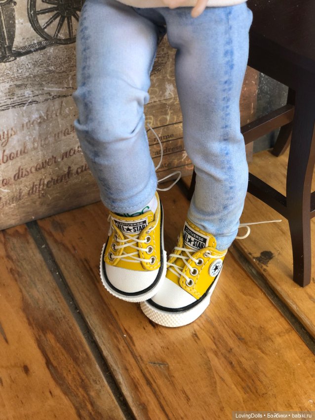 Кеды конверсы желтые для кукол Paola Reina Паола Рейна 32 см (фото 2)