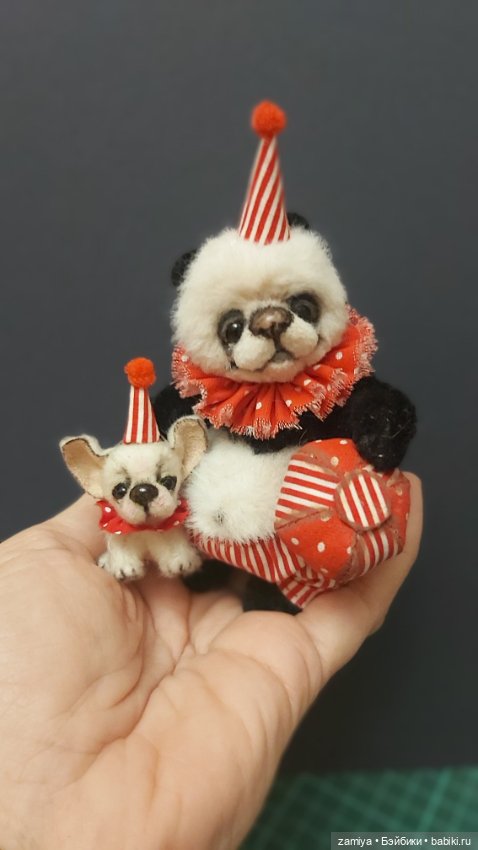 Цирковая панда и ее друг в поиске арены