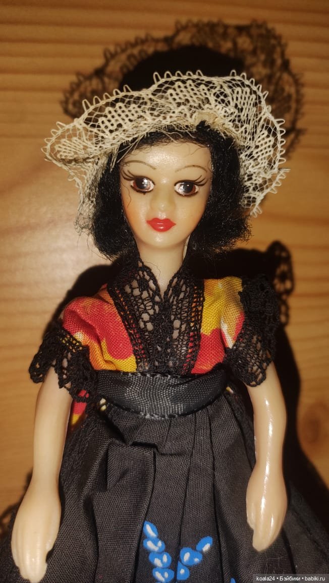 Кукла Англия. Винтажная куколка в национальном костюме