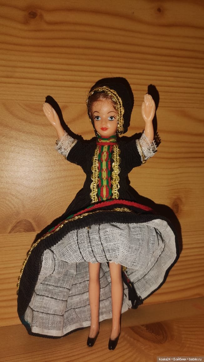 Кукла Англия. Винтажная куколка в национальном костюме (фото 5)