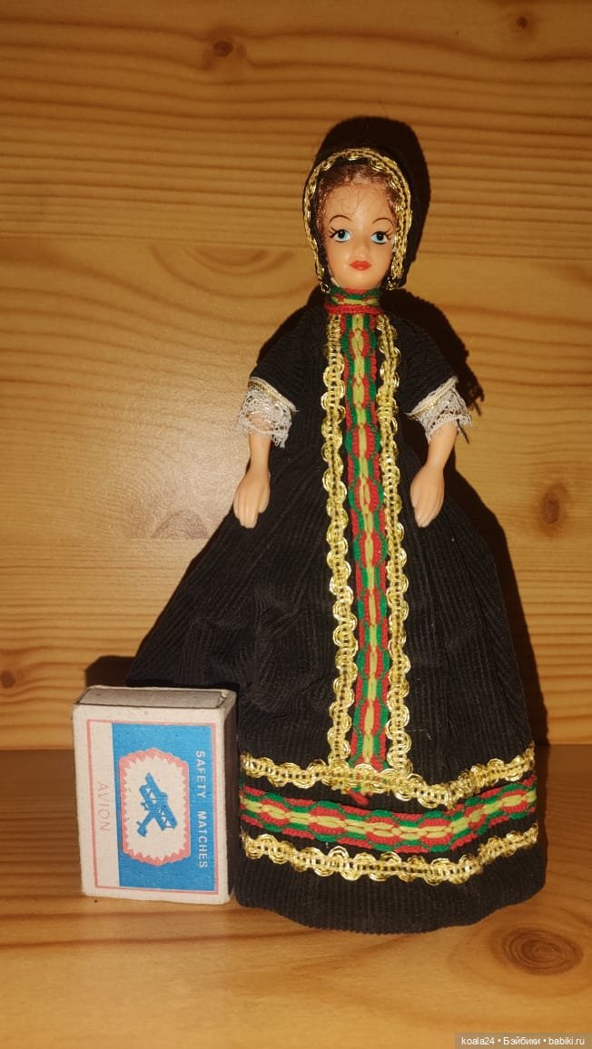 Кукла Англия. Винтажная куколка в национальном костюме (фото 4)