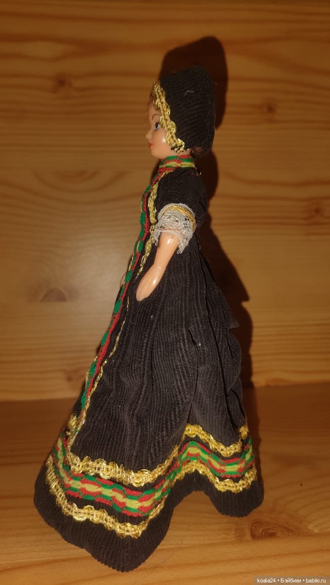 Кукла Англия. Винтажная куколка в национальном костюме (фото 7)