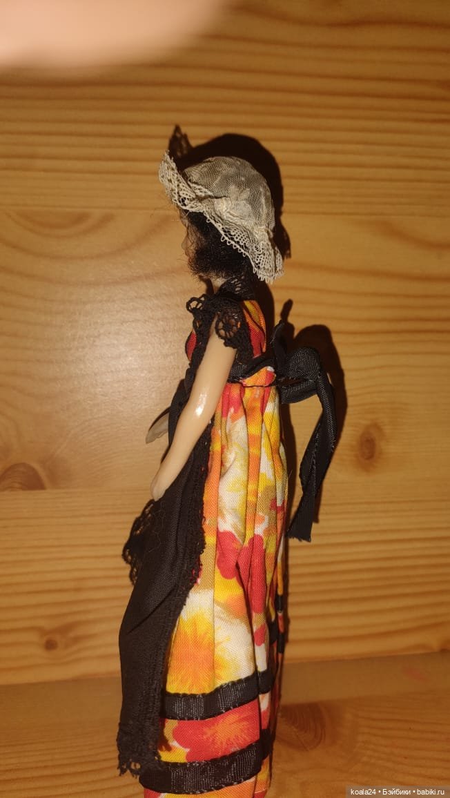 Кукла Англия. Винтажная куколка в национальном костюме (фото 7)
