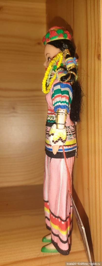 Кукла Англия. Винтажная куколка в национальном костюме (фото 4)