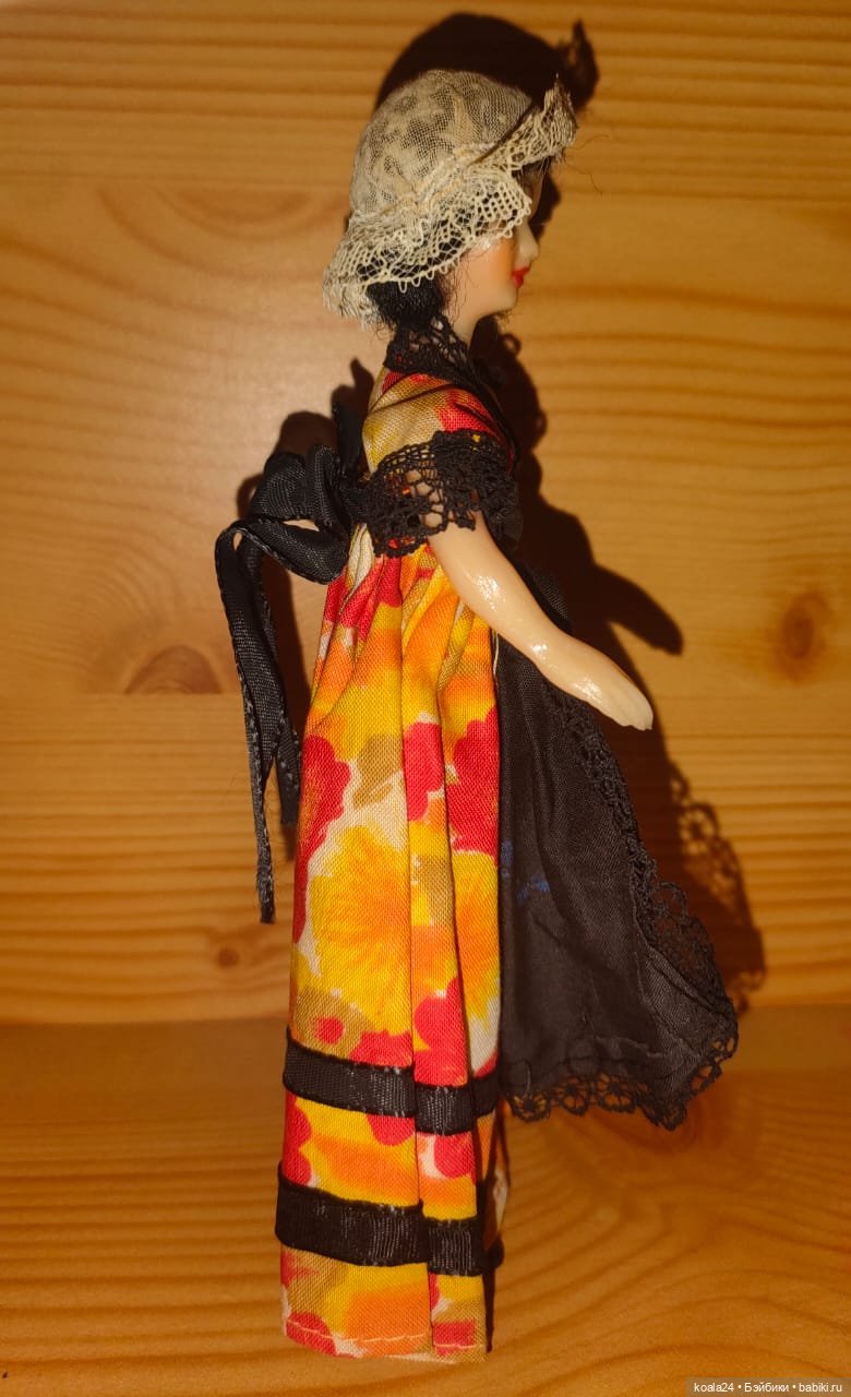 Кукла Англия. Винтажная куколка в национальном костюме (фото 6)
