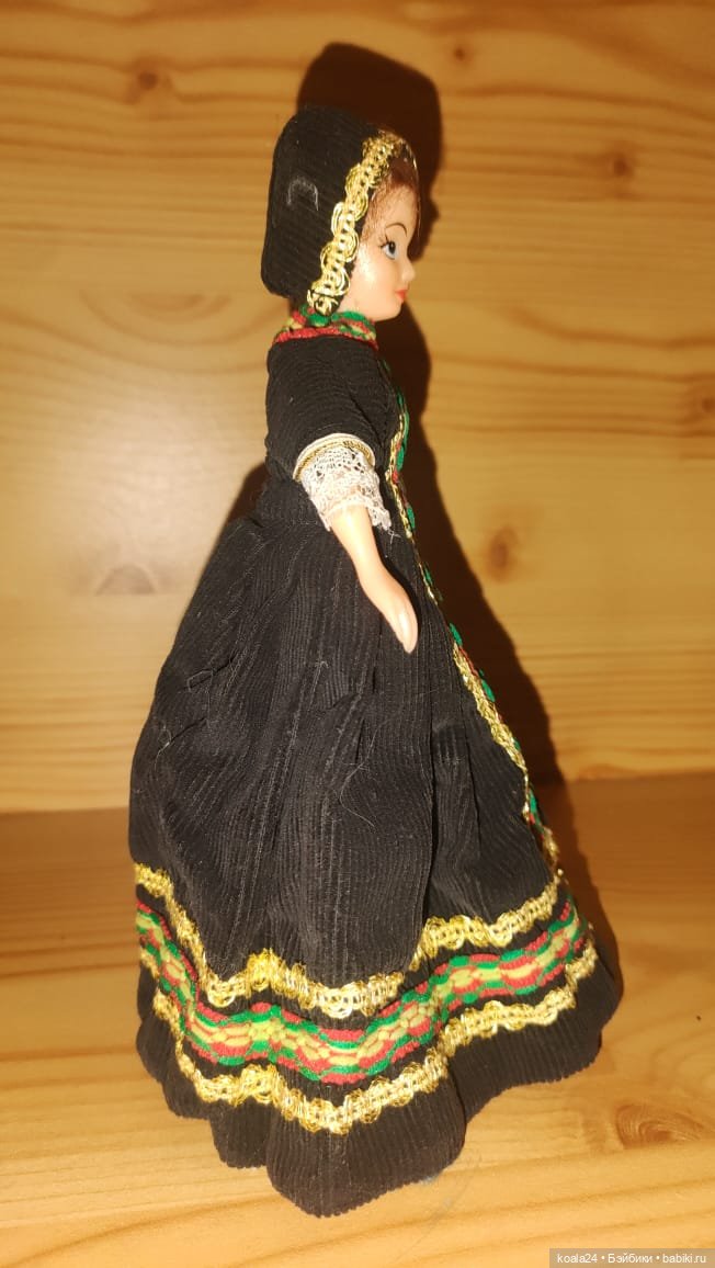 Кукла Англия. Винтажная куколка в национальном костюме (фото 3)