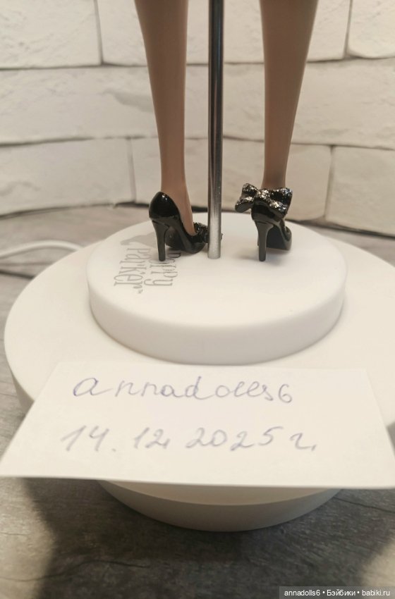 Туфли по мотивам Jimmy Choo для Поппи Паркер (фото 4)