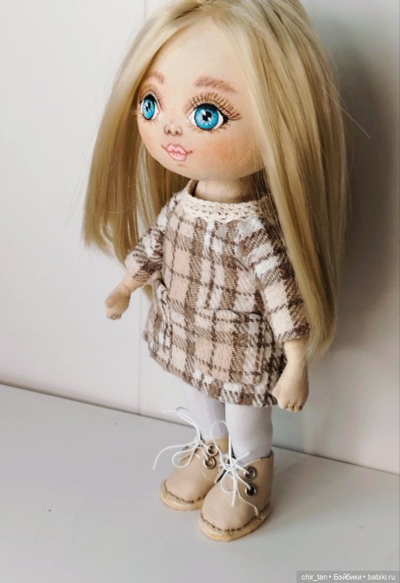 Кукла Юля ручной работы с зимним гардеробом (фото 4)