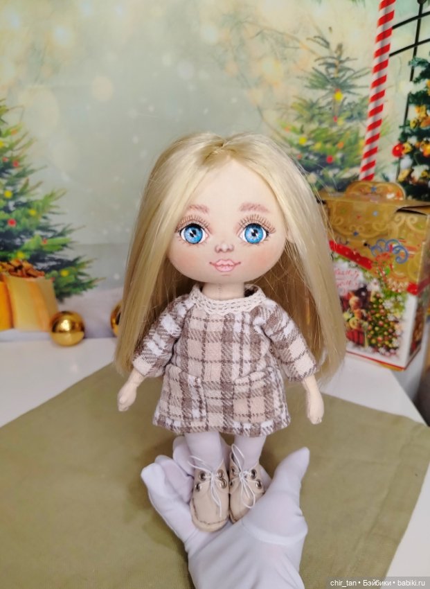 Кукла Юля ручной работы с зимним гардеробом (фото 7)