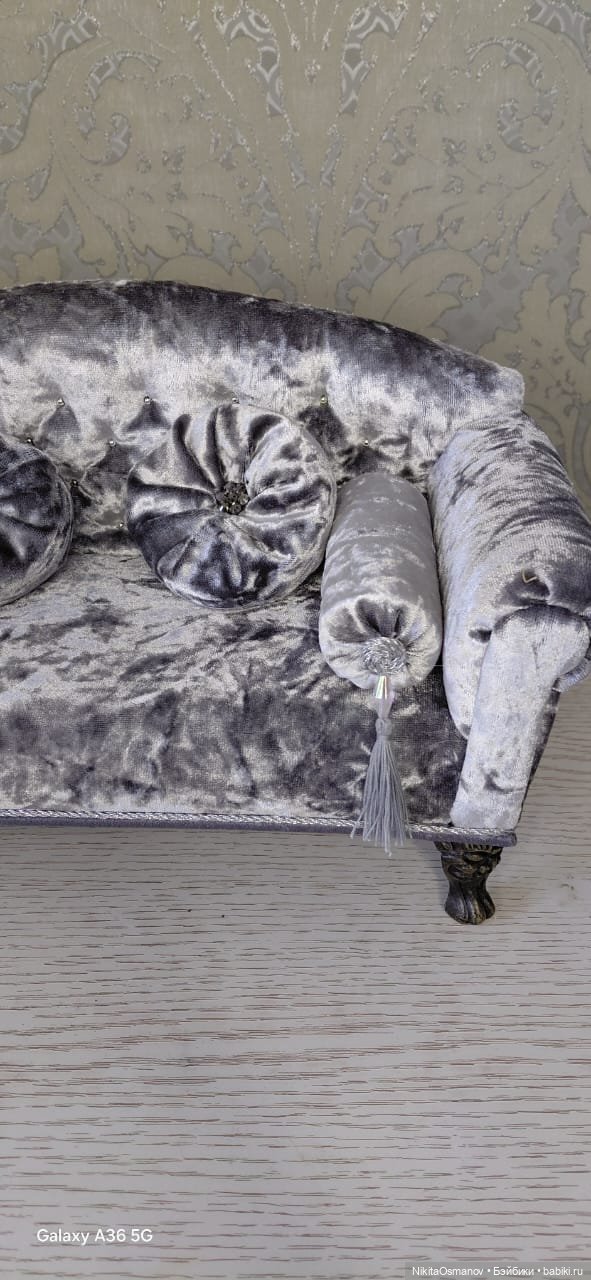 Мебель : бархатный диван для кукол 1:6 (фото 5)