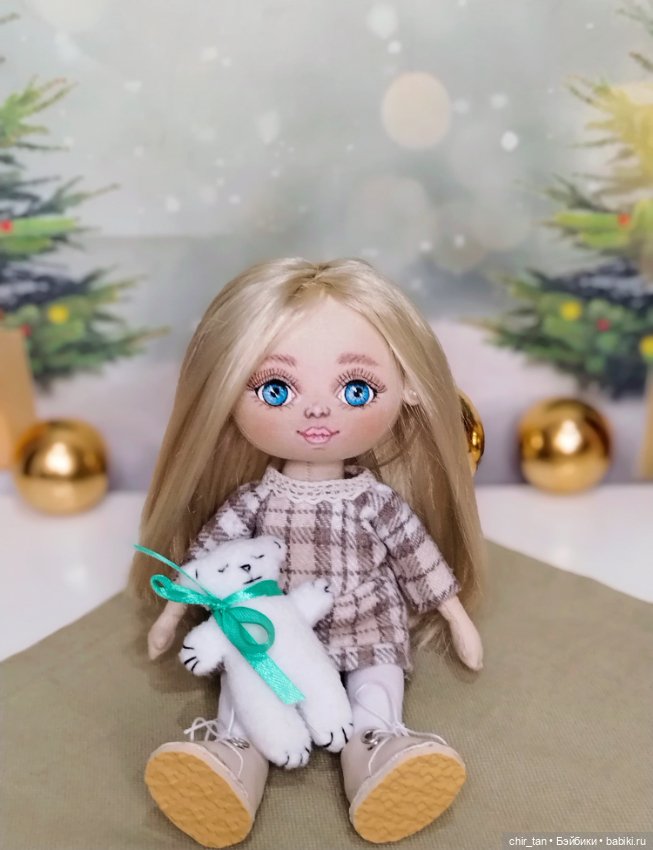 Кукла Юля ручной работы с зимним гардеробом (фото 5)