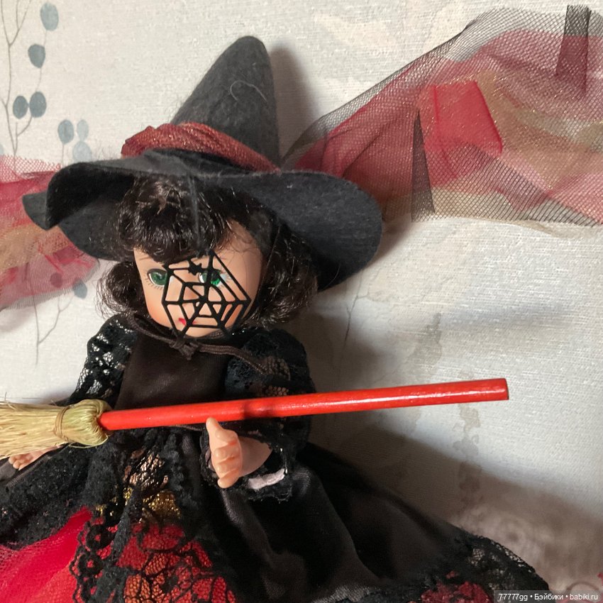Ведьма и её метла — Игровые куклы