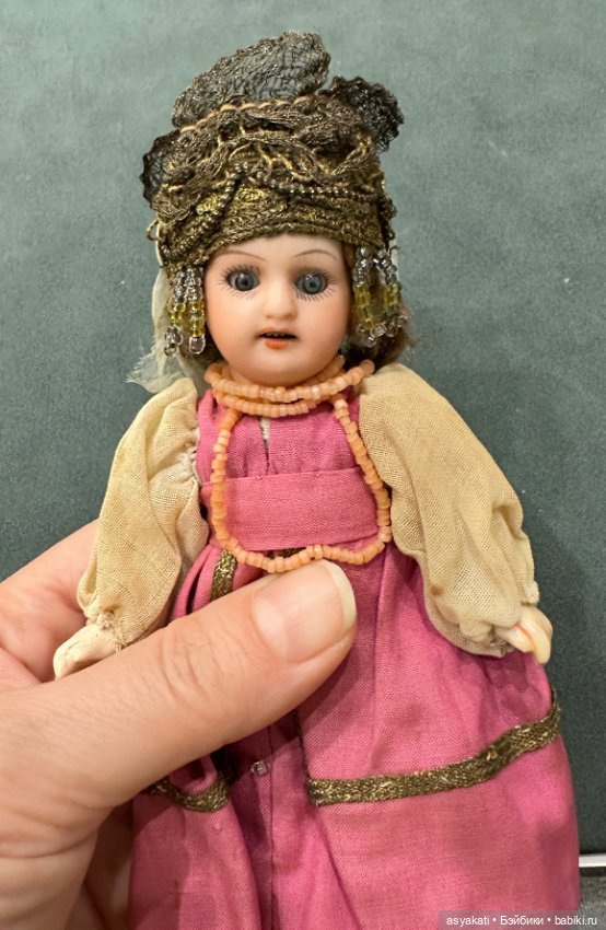 Малышка в сарафане — Антикварные куклы