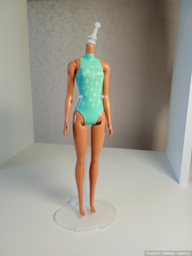 Color Reveal Series 10 Sun & Rain Barbie Green (HCC57)