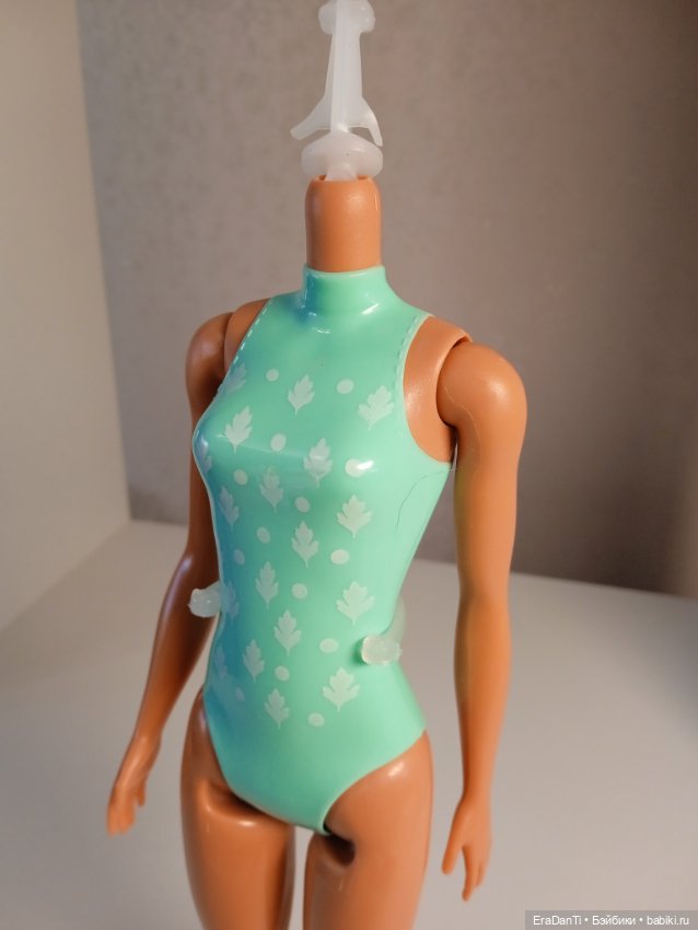 Color Reveal Series 10 Sun & Rain Barbie Green (HCC57) (фото 4)