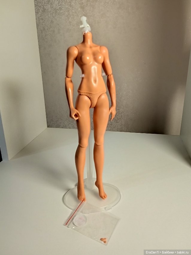 Атлетичное тело Дианы Чудо Женщины