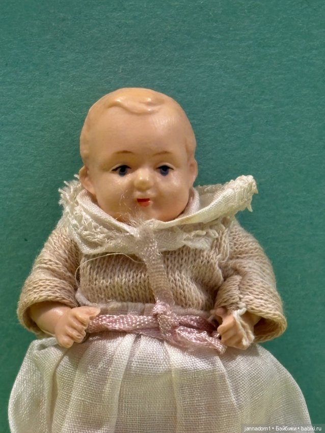 Целлулоидный пупсик Minerva, родной аутфит, высота 7 см (фото 2)