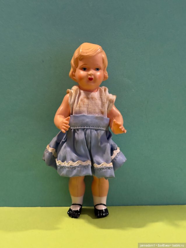 Целлулоидная куколка Minerva с рельефными волосами, высота 14 см