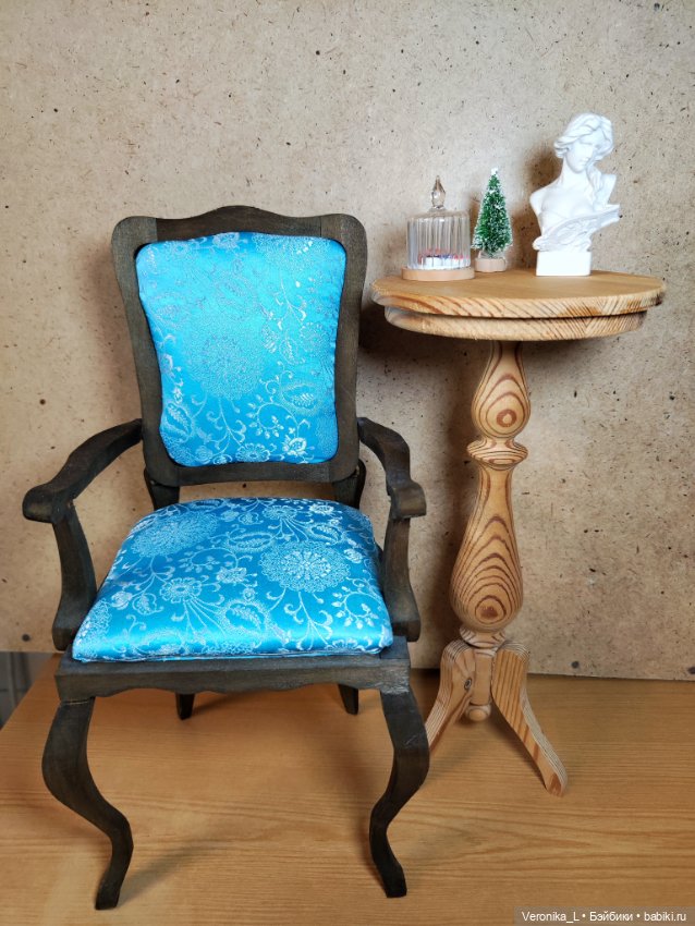 Кресло и столик, для кукол 1/4 БЖД дерево (фото 2)