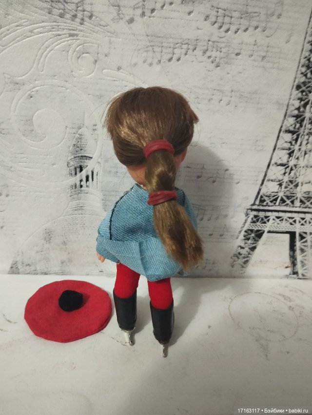 Фигуристка и группа поддержки. Лот (фото 2)