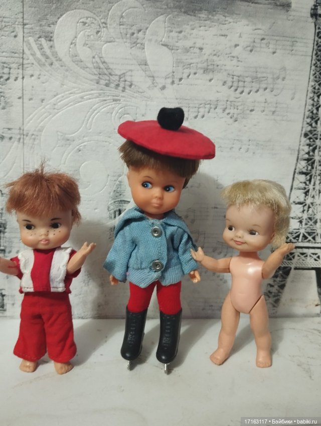 Фигуристка и группа поддержки. Лот