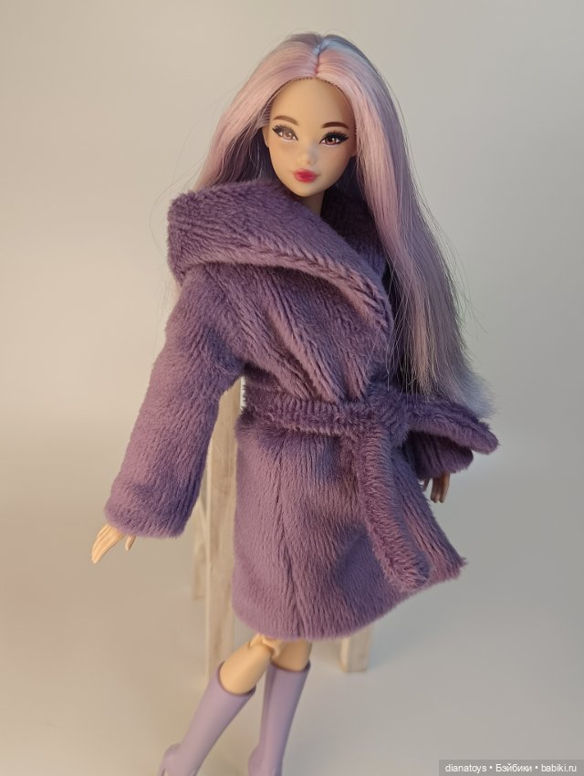 Сиреневая шуба для кукол формата 1:6 (фото 8)