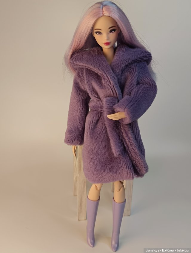 Сиреневая шуба для кукол формата 1:6 (фото 3)