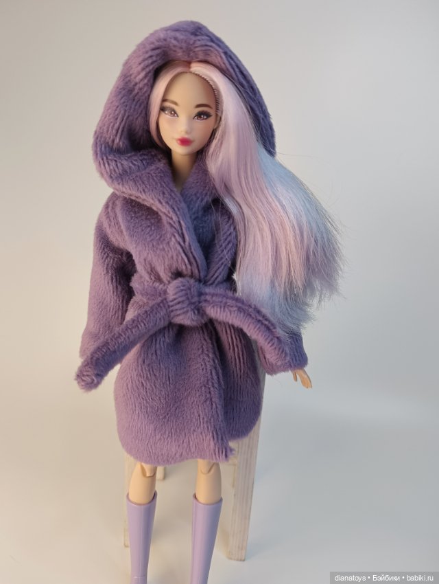 Сиреневая шуба для кукол формата 1:6 (фото 5)