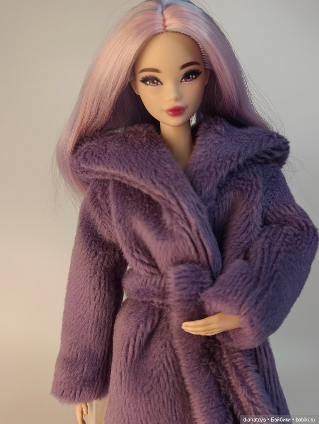 Сиреневая шуба для кукол формата 1:6 (фото 7)