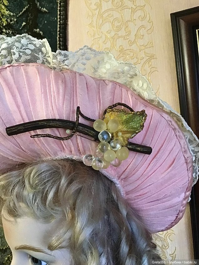 Шикарная антикварная брошь , Люцит , « Виноградная лоза», для декора антикварных кукол и реплик