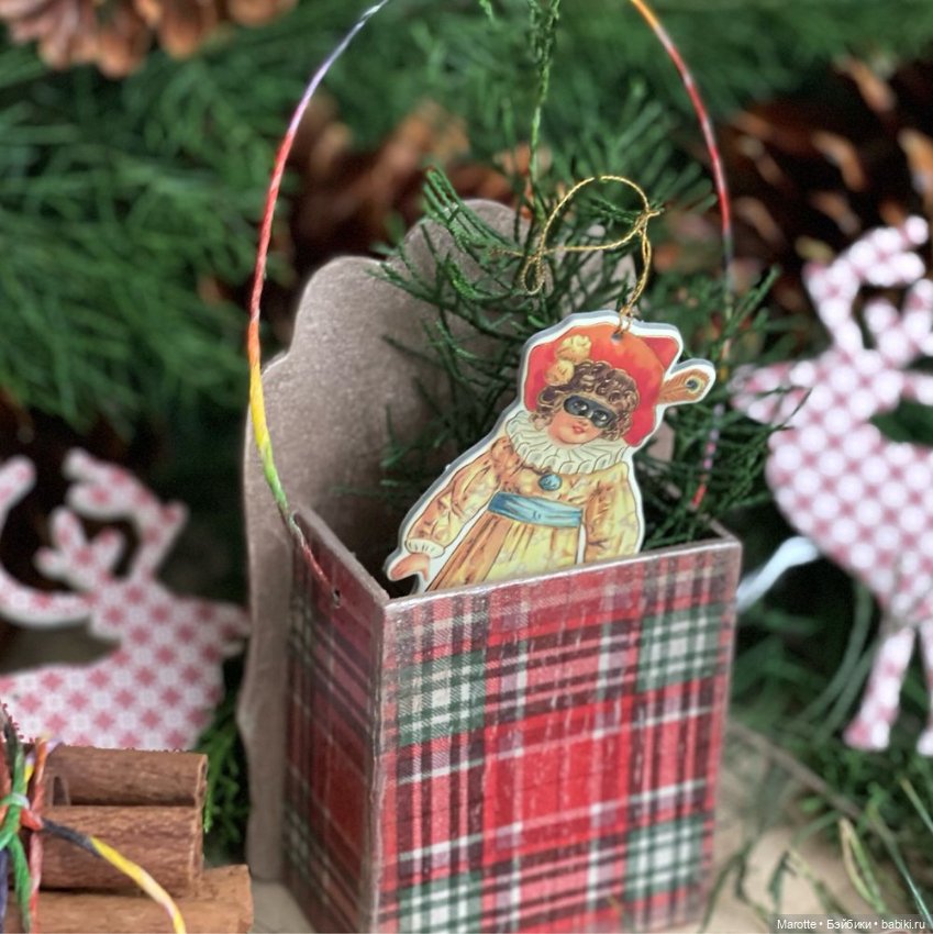Рождественская елочная корзинка - сюрпризница по мотивам старинных игрушек (фото 2)