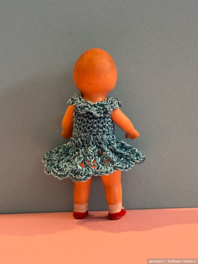 Резиновая куколка Tebu с рельефными волосами, высота 9 см (фото 4)