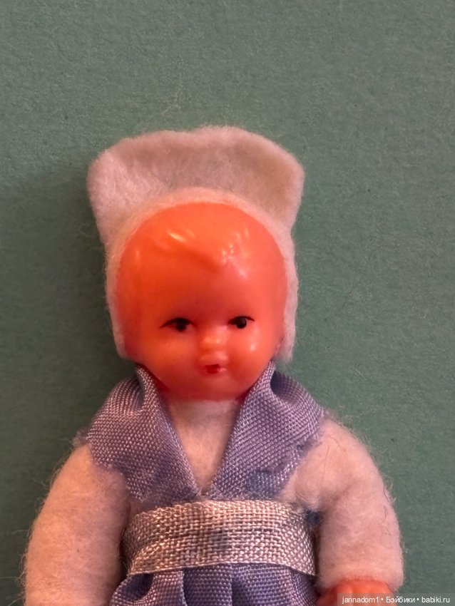 Куколка из колкого пластика Emil Schwenk, высота 7,5 см (фото 2)
