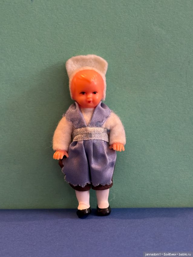 Куколка из колкого пластика Emil Schwenk, высота 7,5 см