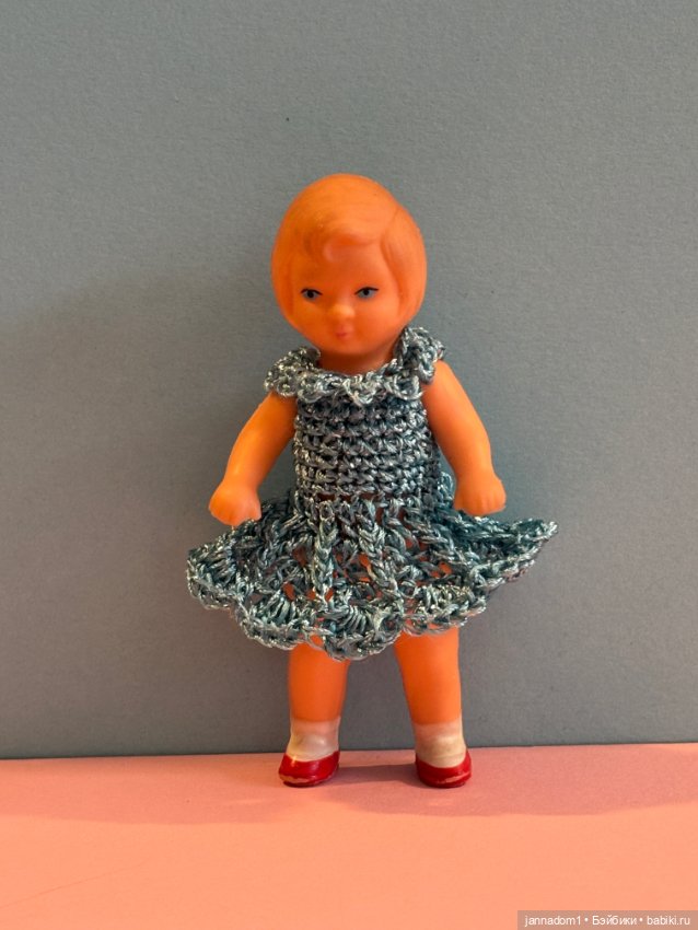 Резиновая куколка Tebu с рельефными волосами, высота 9 см (фото 6)