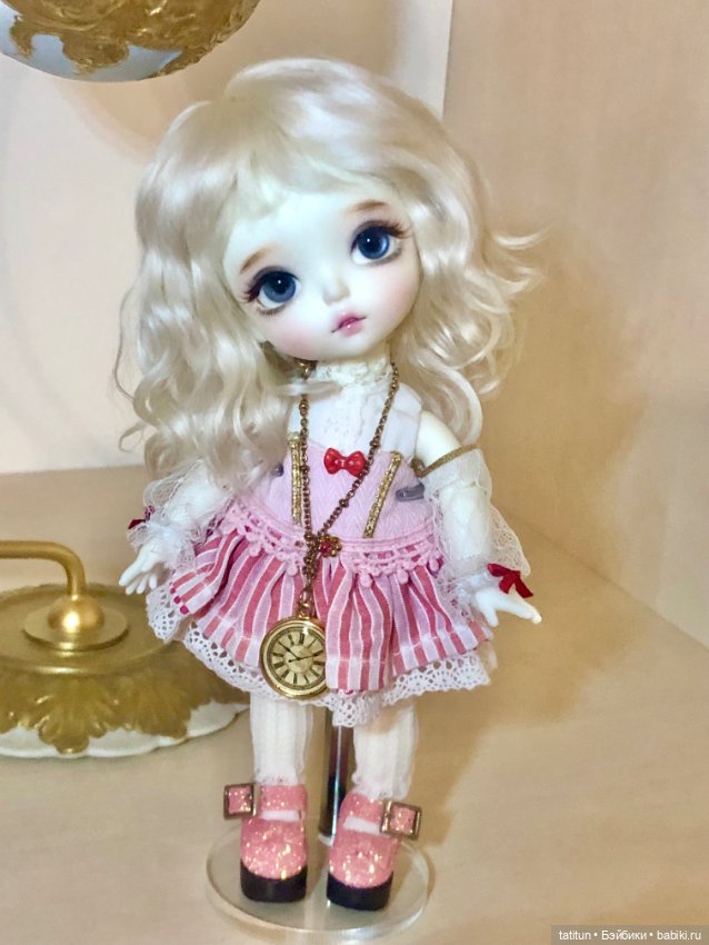 Белый кролик Emily из релиза Алиса в стране Чудес