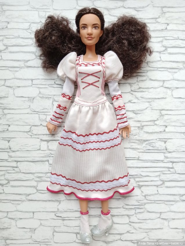 Аутфит барби Нессароза по фильму Злая