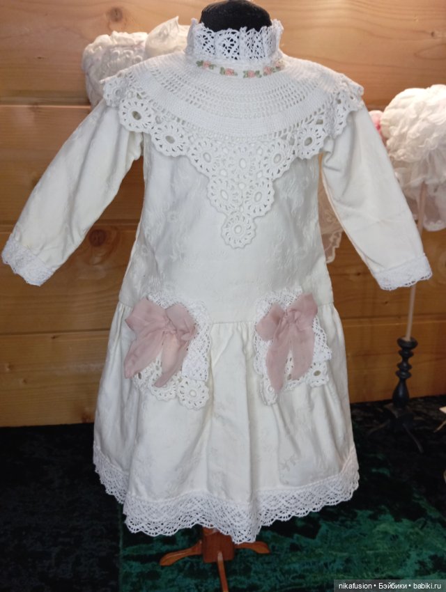 Платье и чепчик на антикварную куклу ростом 60-65 см