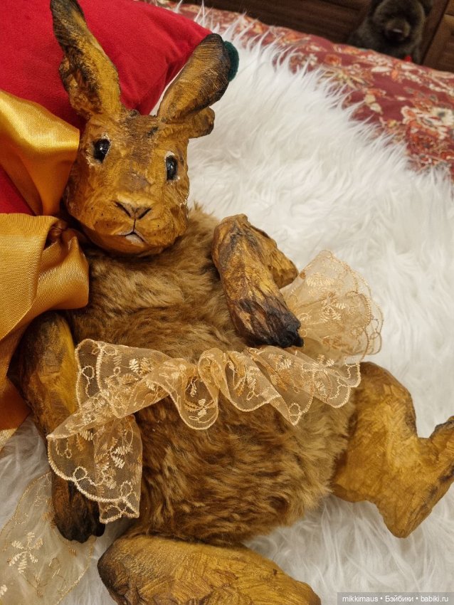 Зайка Карамелька из дерева (фото 9)