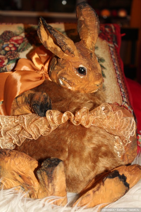 Зайка Карамелька из дерева