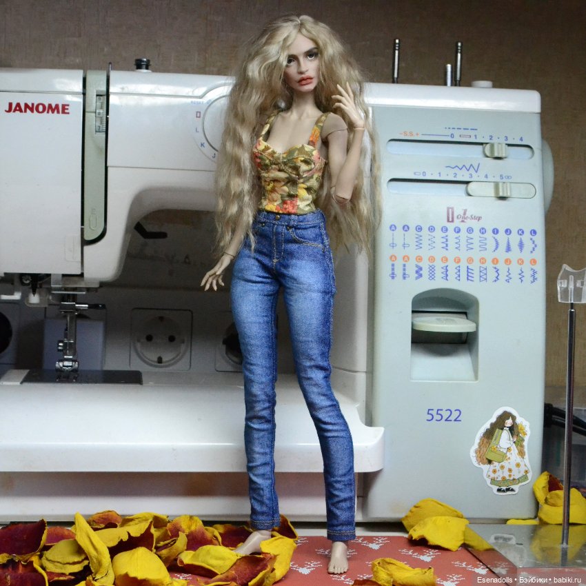 Джинсы и топ для Пикуновой 30 см